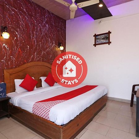 Oyo 77137 Hotle Castle Inn Mumbai Bagian luar foto