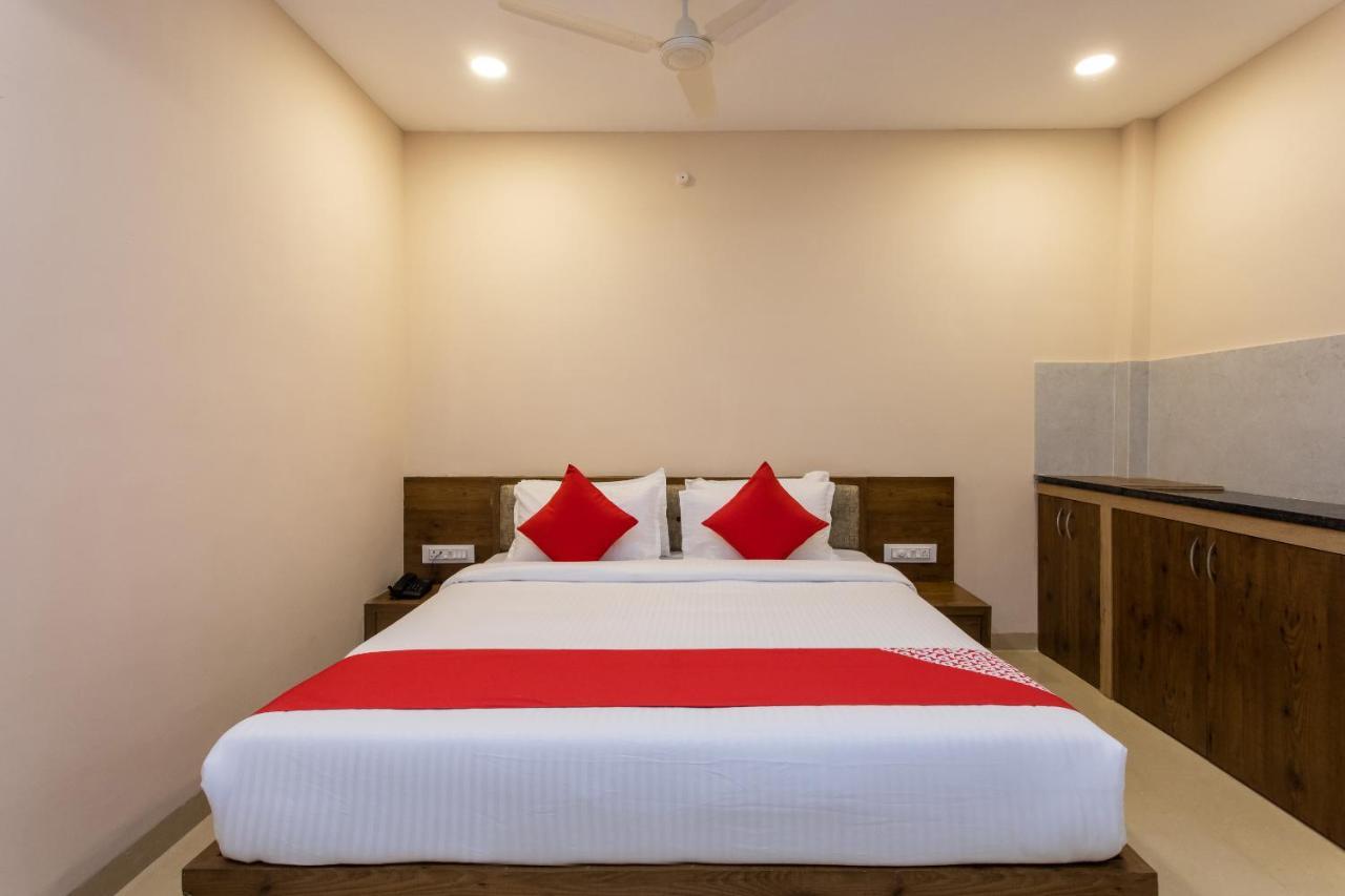 Oyo 77137 Hotle Castle Inn Mumbai Bagian luar foto