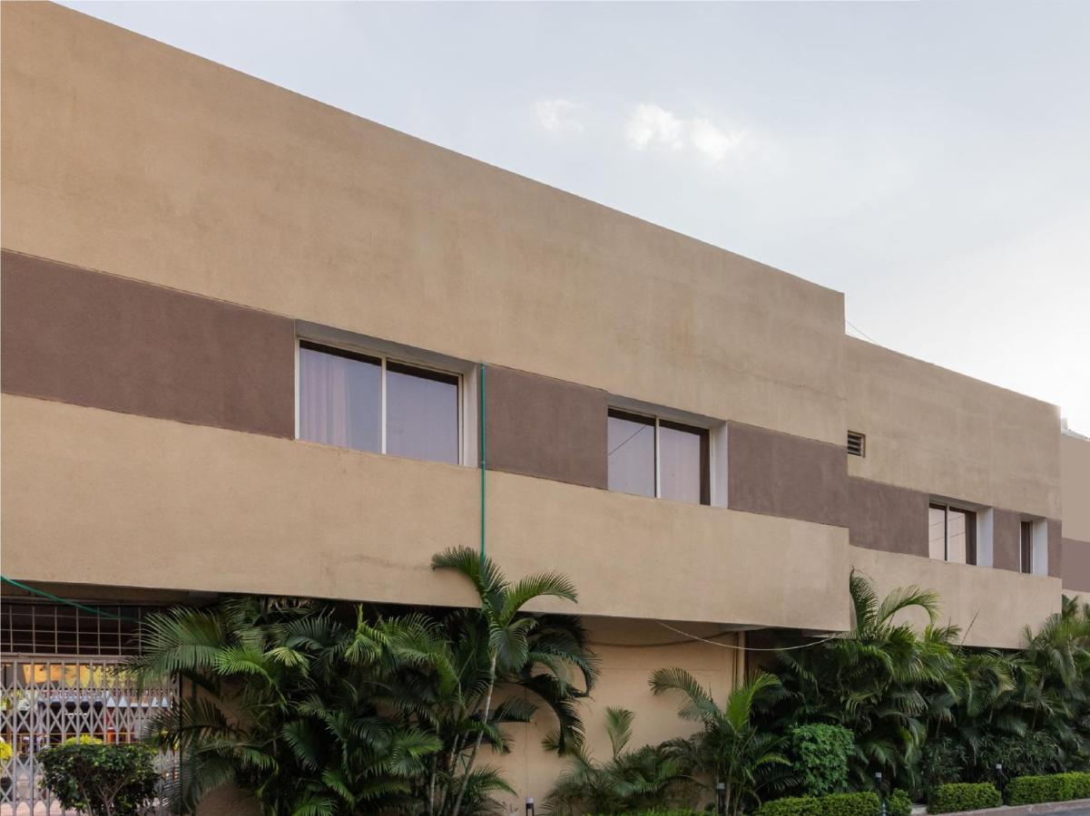 Oyo 77137 Hotle Castle Inn Mumbai Bagian luar foto