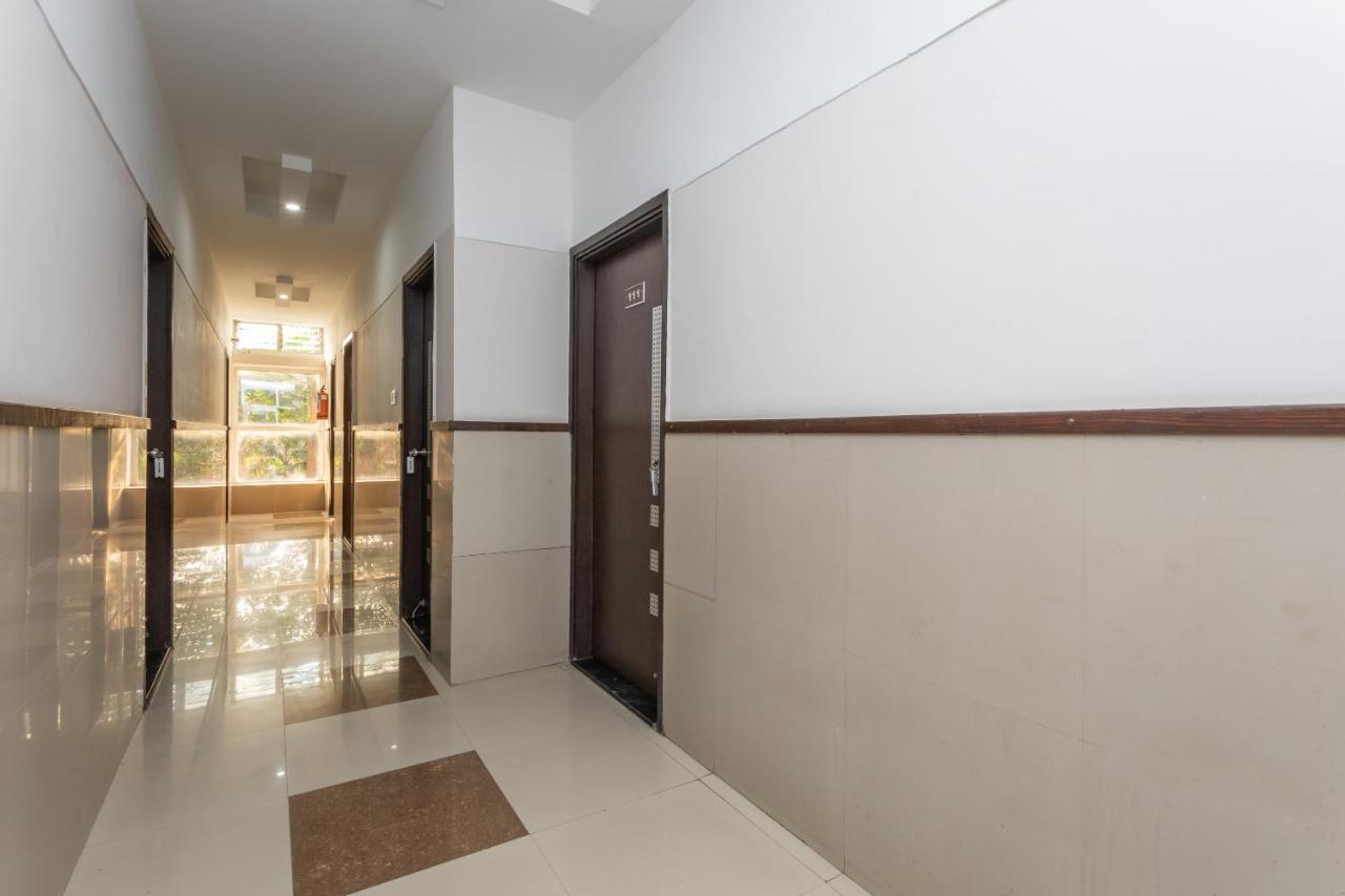 Oyo 77137 Hotle Castle Inn Mumbai Bagian luar foto