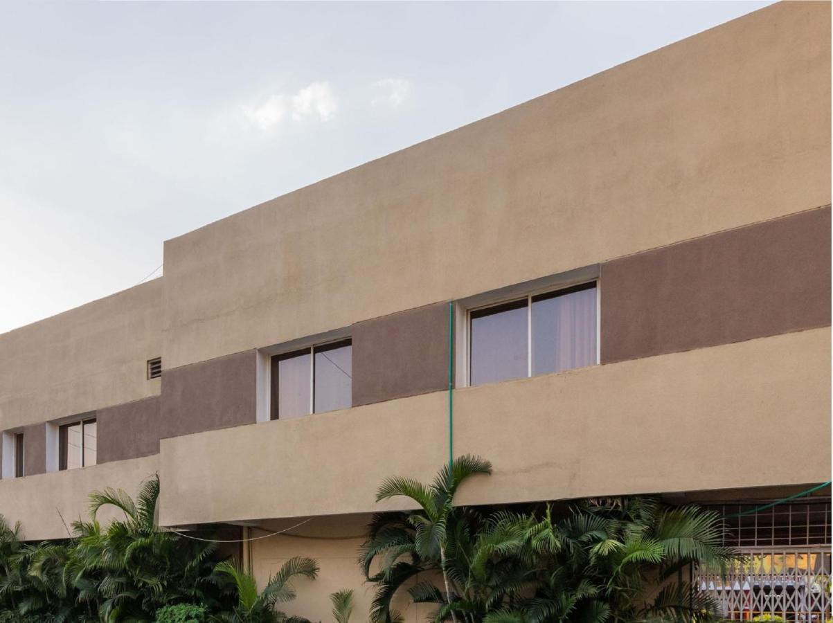 Oyo 77137 Hotle Castle Inn Mumbai Bagian luar foto
